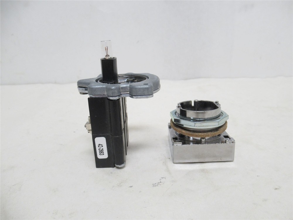 240233 New In Box; Eaton E30DA Single Button Operator; Illuminated; 120VAC