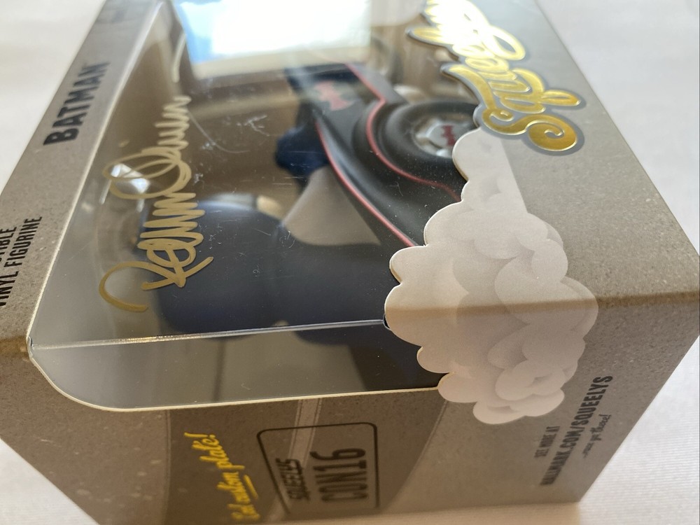 Hallmark NYCC Comic Con Exclusive BATMAN BATMOBILE SQUEELYS VINYL 2016 SIGNED
