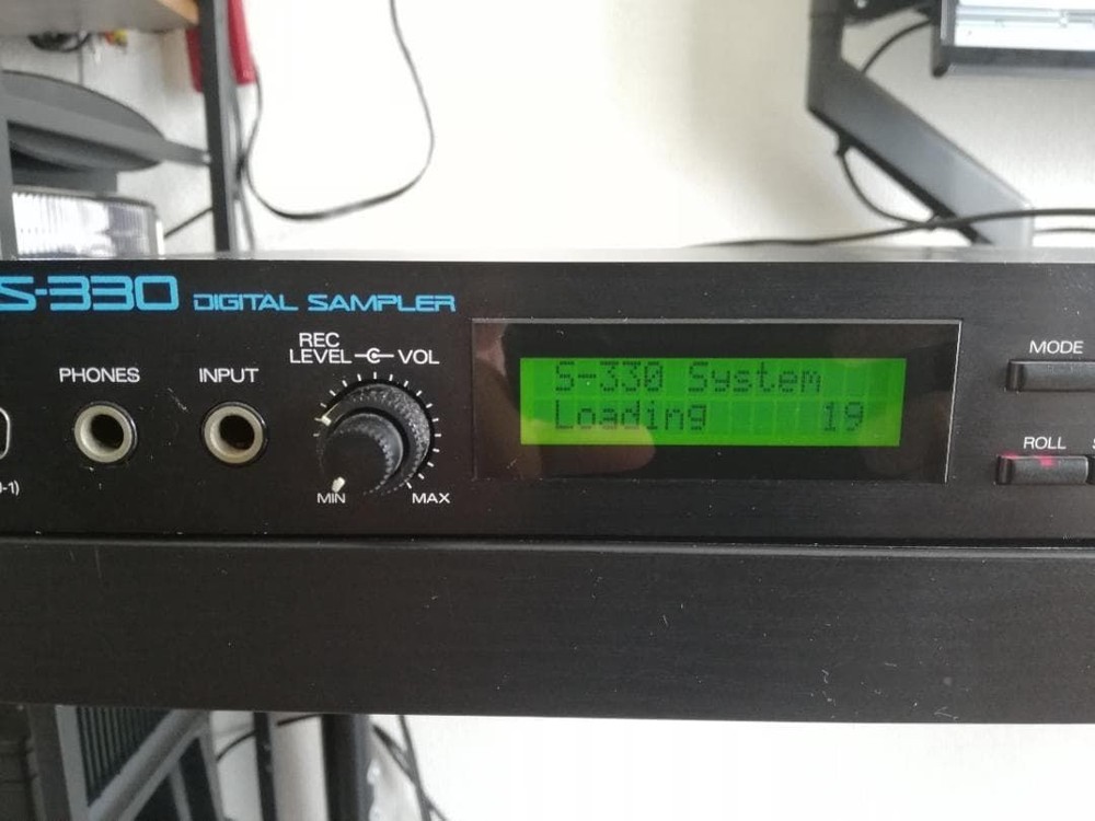 Roland S-330 Digital Sampler Rackmount Unit wi/controller(MU-1) system disk