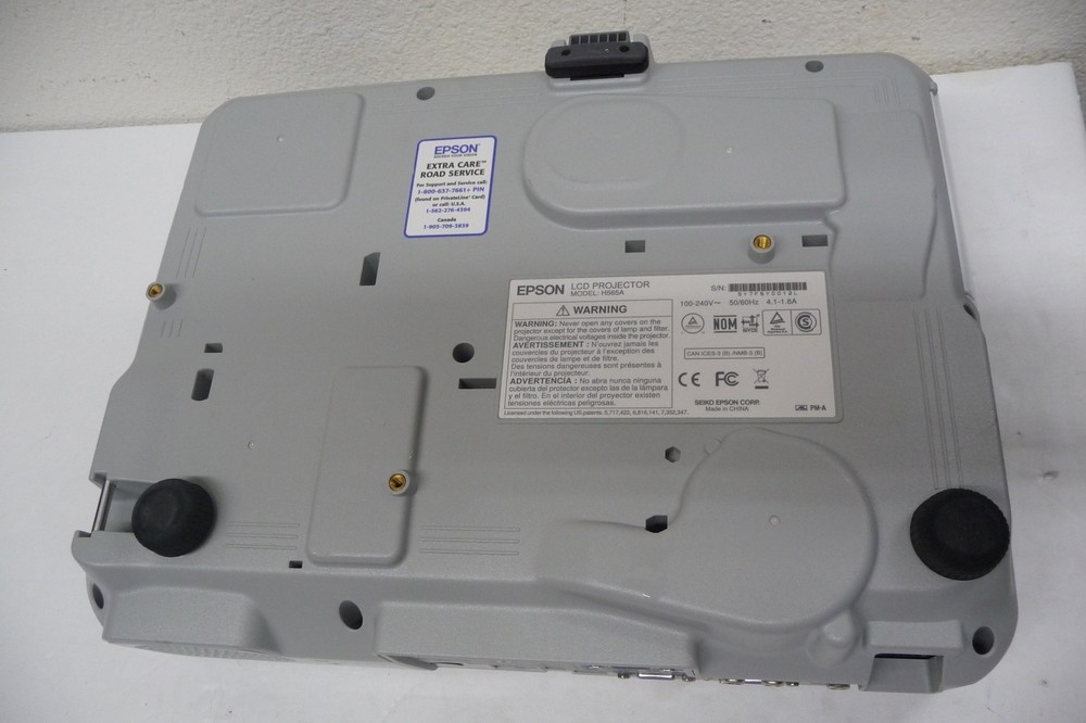 EPSON H565A Projector.with Remote & Power Cord * For Part As IS *