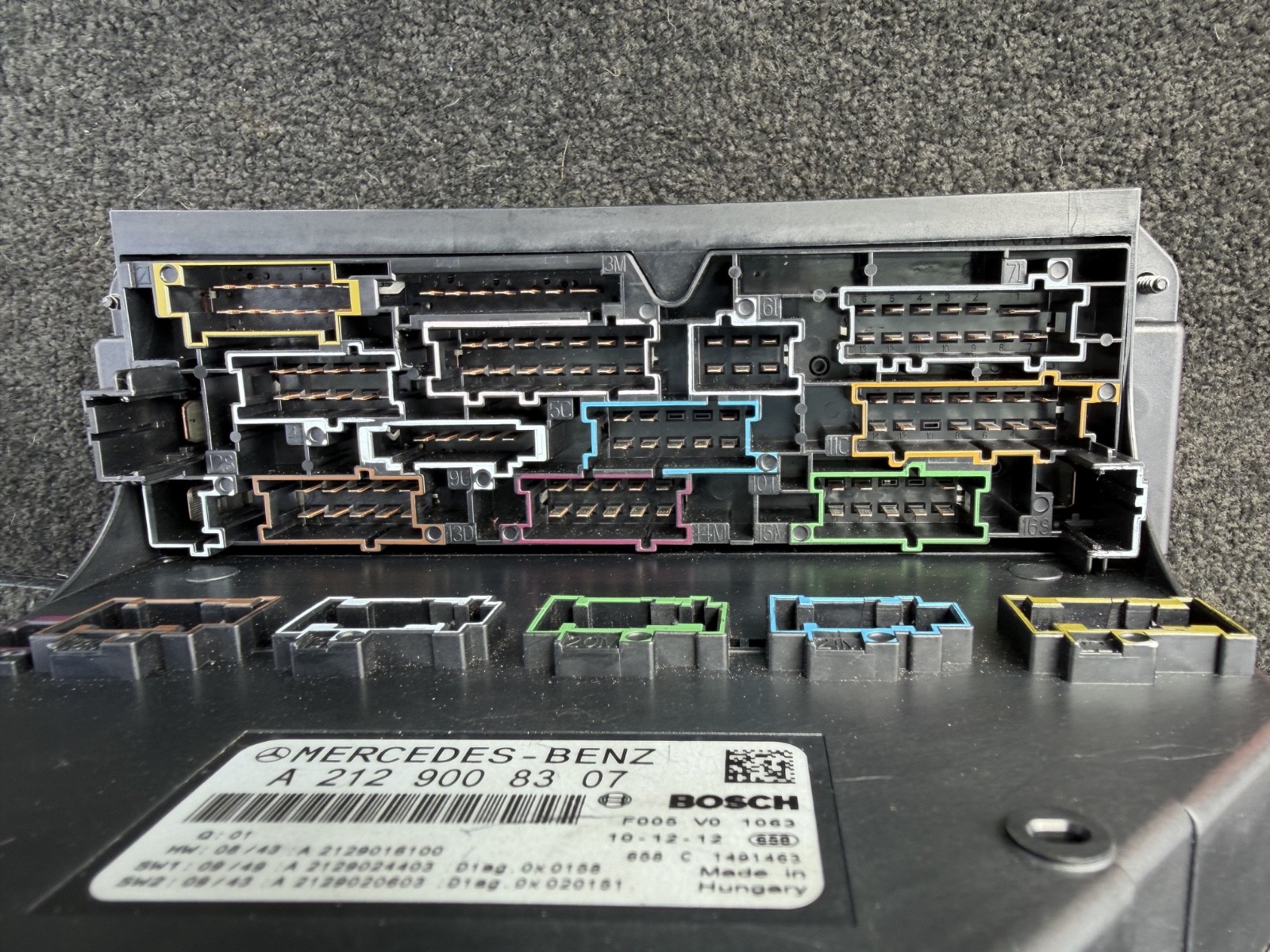 2010-2012 Mercedes-Benz E350 Front SAM Relay Fuse Box OEM 2129008307