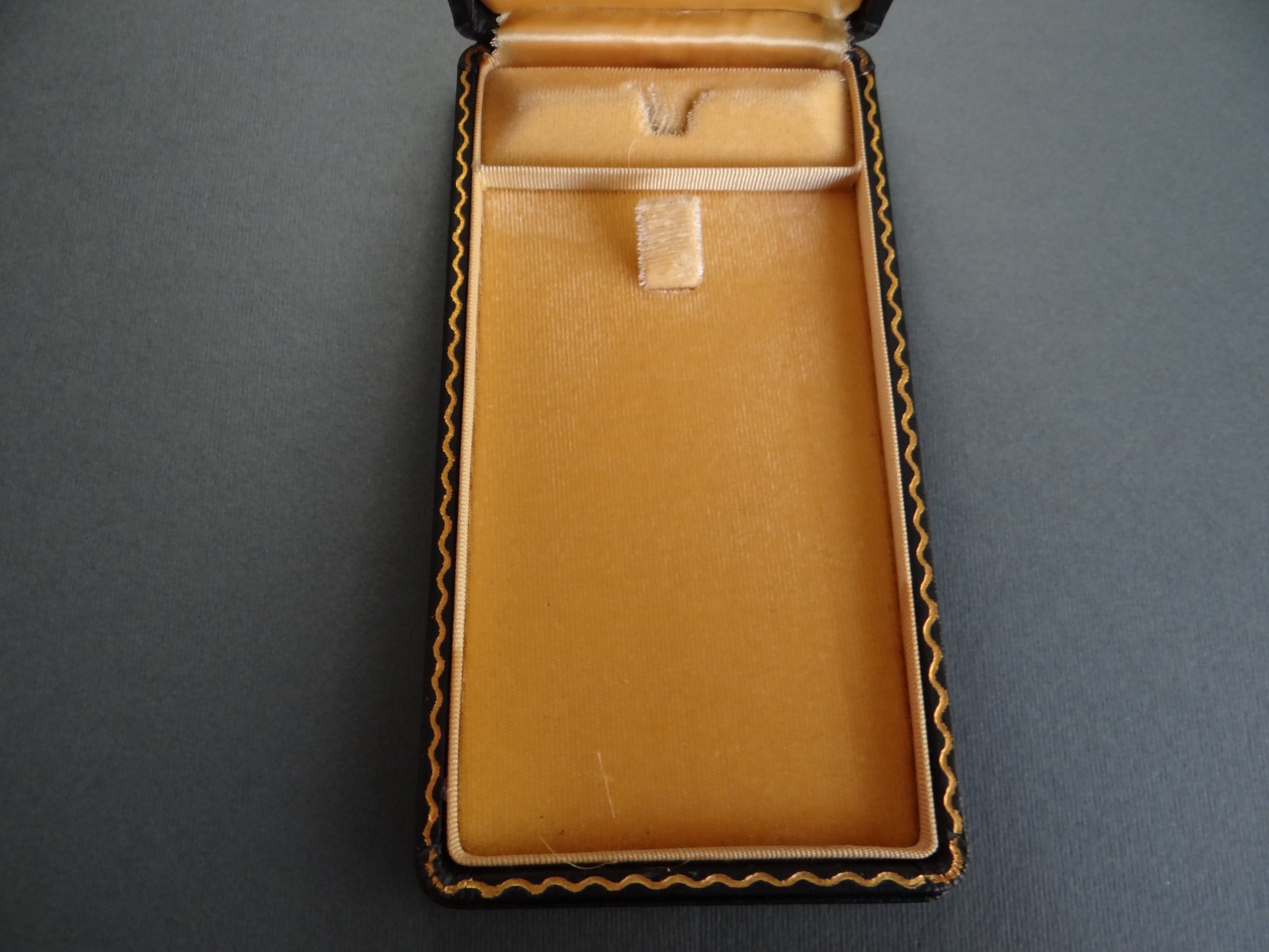 WWII US Army Air Force Distinguished Flying Cross Case for Full-Size Medal