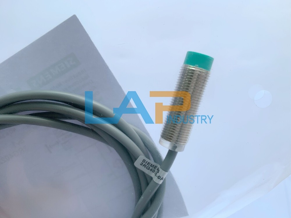 1PCS NEW FOR Siemens Proximity switch Sensor 3RG4022-0AG33