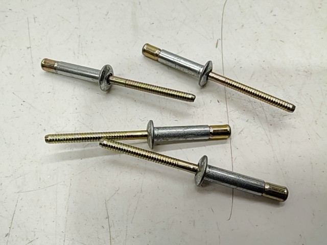 Rivet (4) - 2000 POLARIS NOS