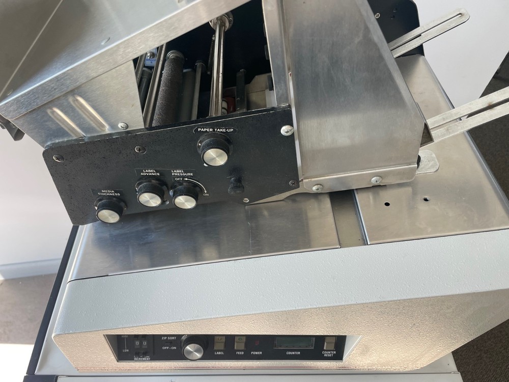 ASTRO ATS-9300 Label Affixing Machine