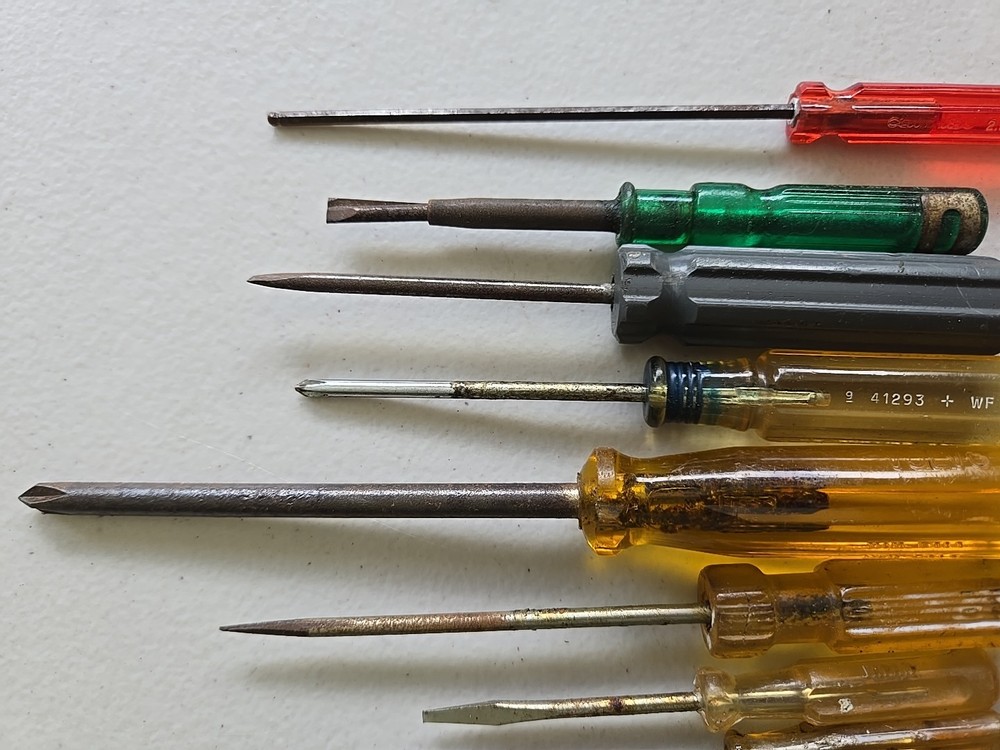 8 Miscellaneous screwdrivers and hex key