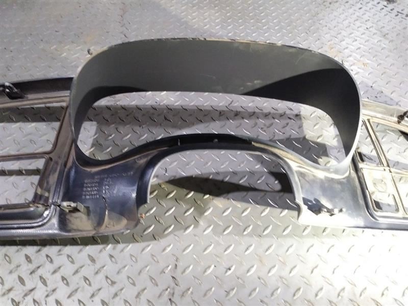 SILVRDO15 2004 Dash Bezel 401156