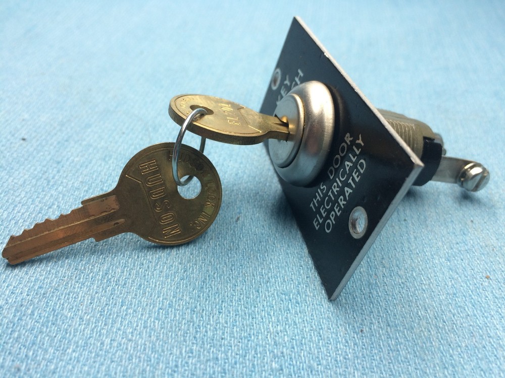 Hudson Switch Lock with Mounting Bracket - Momentary