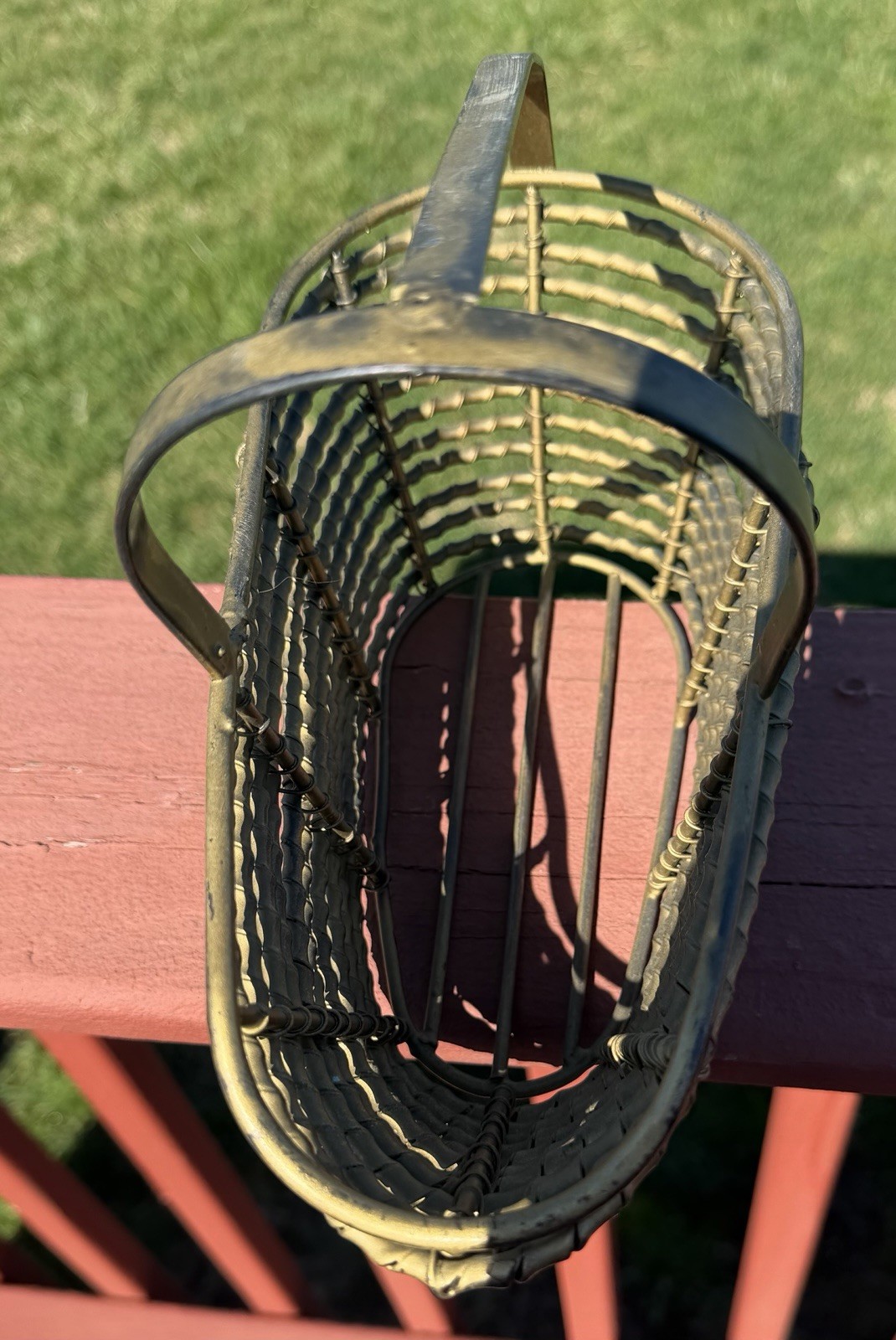 French Brass Finish Metal Twisted Or Rope Texture Wine Bottle Caddy 10.5”L