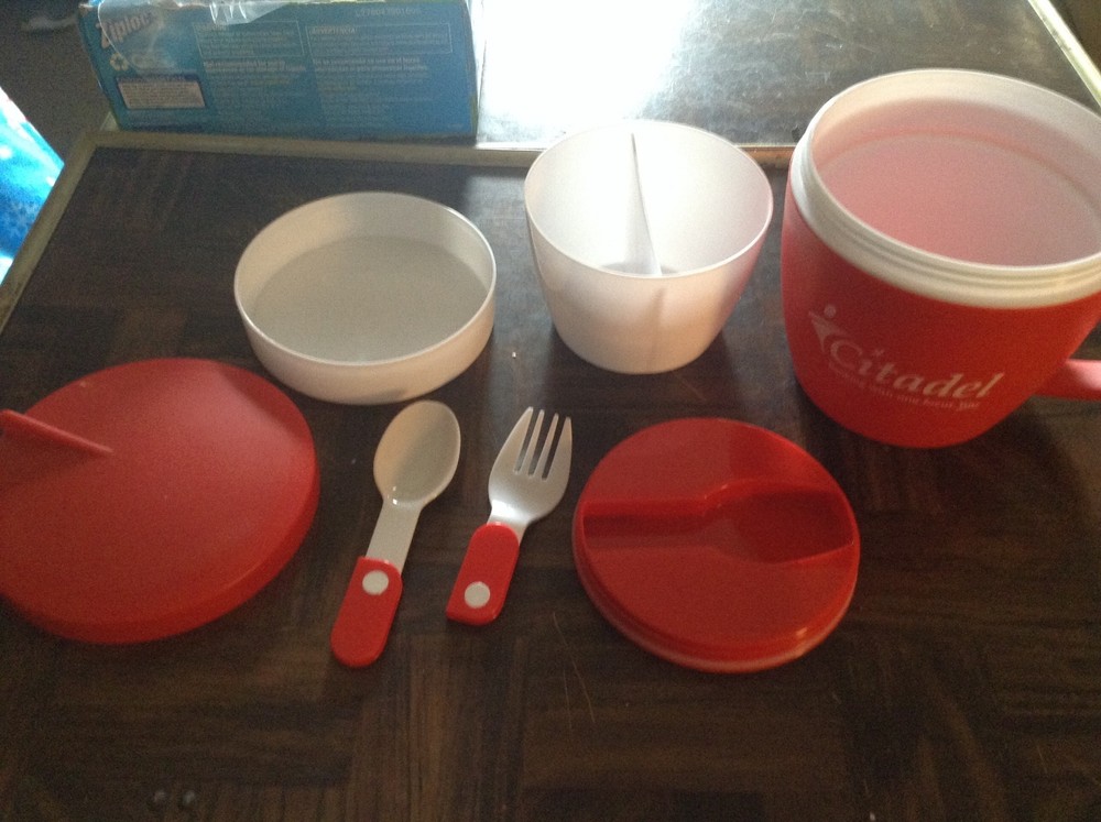 Round plastic meal container mug with utensils