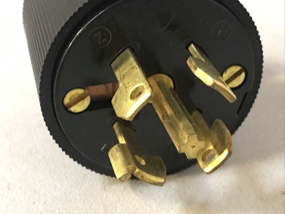 Hubbell Vaiload 45715 Super Twist-Lock Plug 5-Wire 250V/600V 30A