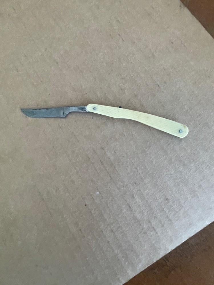 Antique Small Griffon Corn Razor 3" handle
