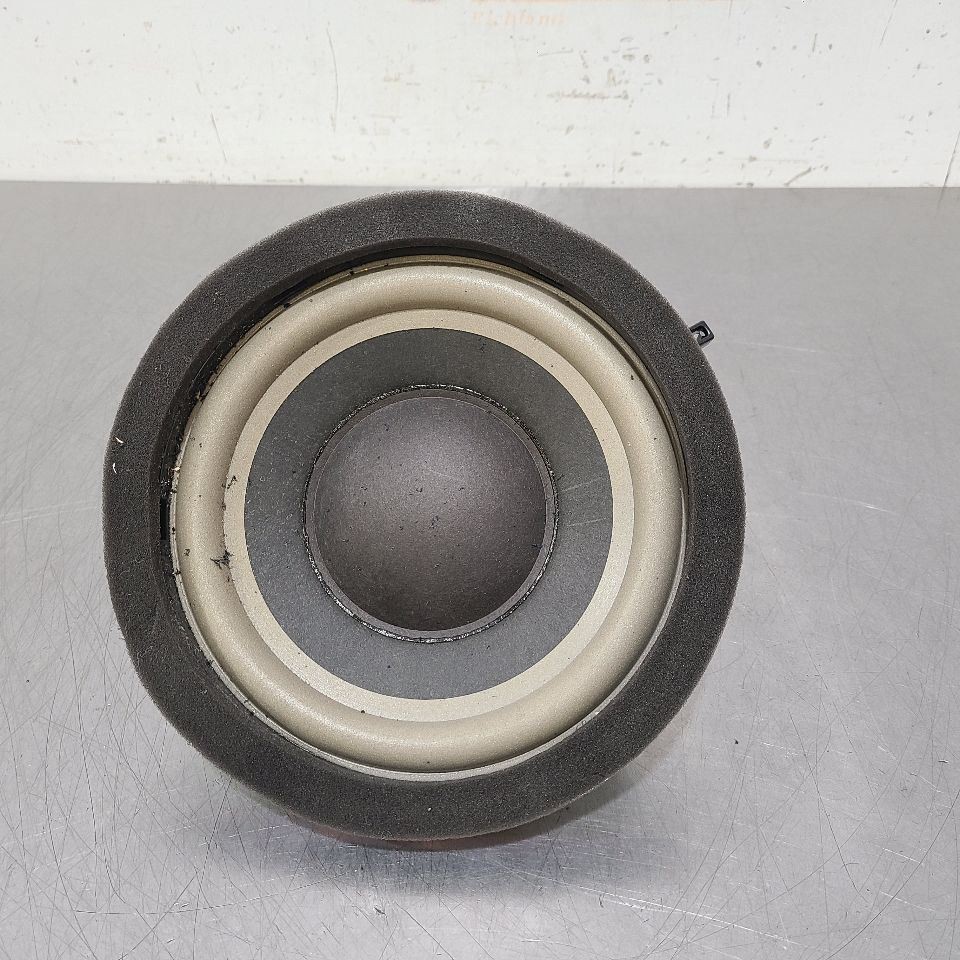 20 2020 TOYOTA 4 RUNNER JBL SUB 46008904A
