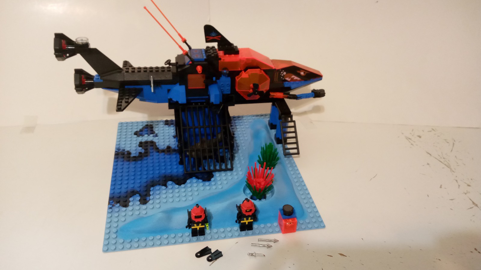 LEGO Aquazone: Shark's Crystal Cave (6190) - no instructions
