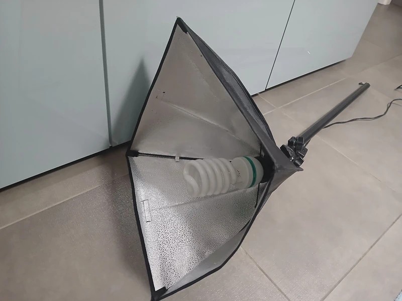 Softbox Continuous Light for Photos and Video Telescopic Stand and Diffuser Good