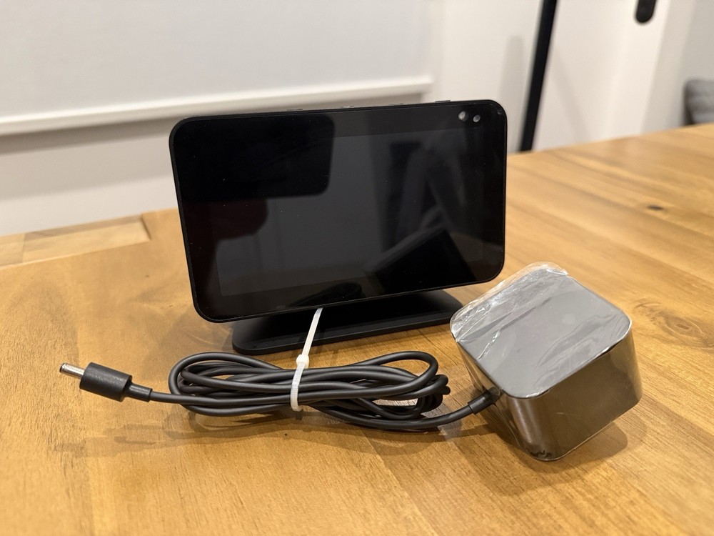 Amazon Echo Show 5 1st Gen Smart Speaker Black With Adjustable Stand/AC Adapter