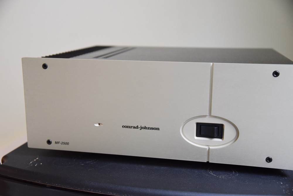 Conrad Johnson power amplifier MF 2500