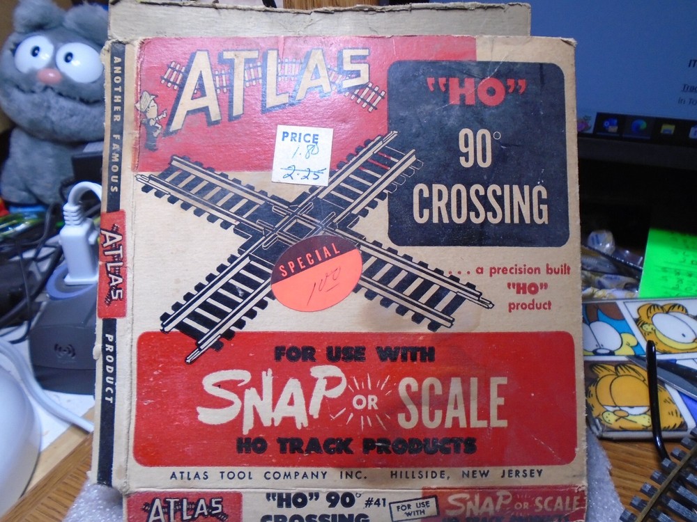 Atlas HO Scale 90 Crossing