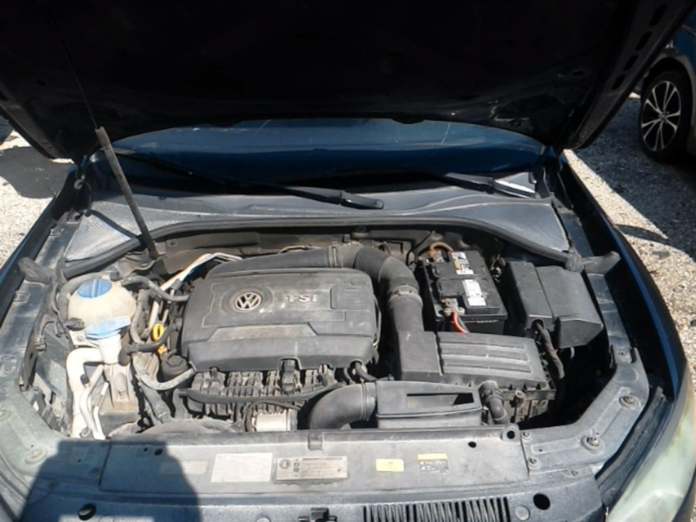PASSAT 2014 Fuse Box Cabin 104889012
