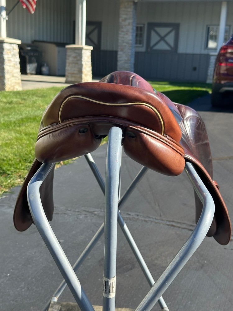 Prestige Close Contact Jumping Saddle 18”