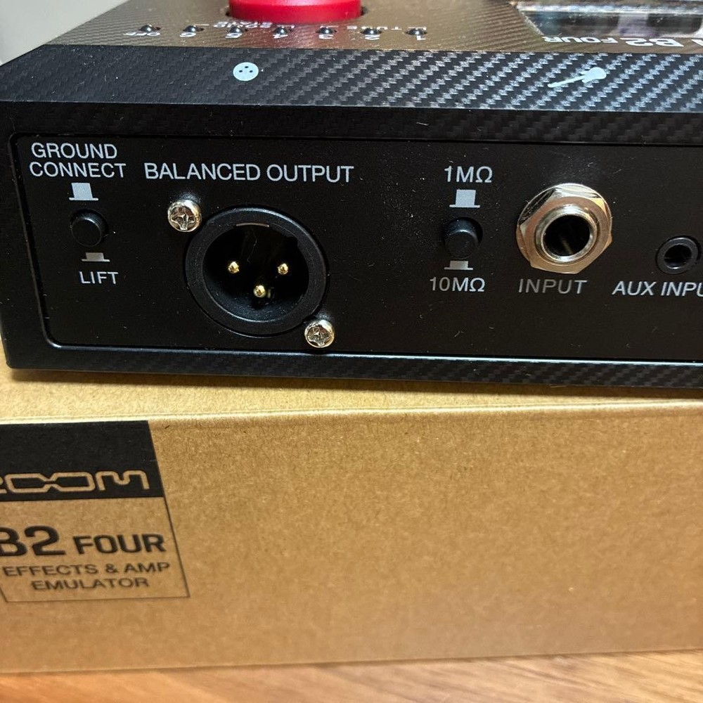 ZOOM B2 FOUR BASS EFFECTOR 5092