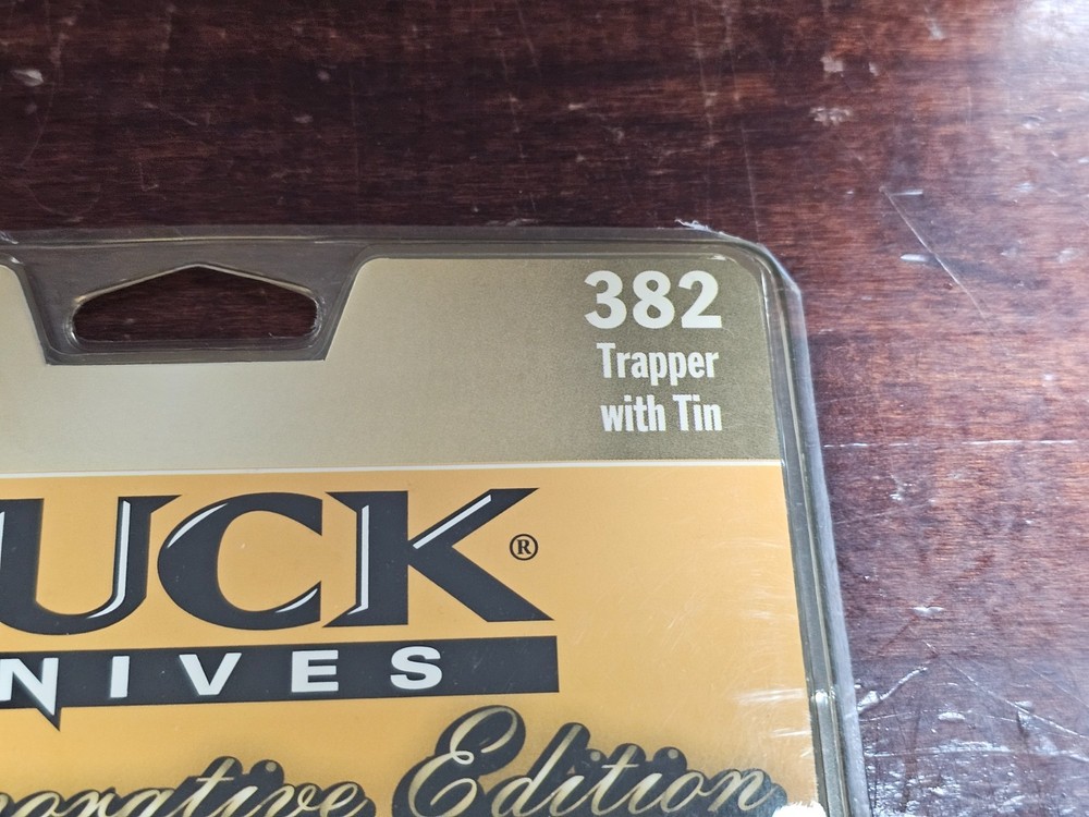 BUCK KNIVES 382 TRAPPER WITH TIN