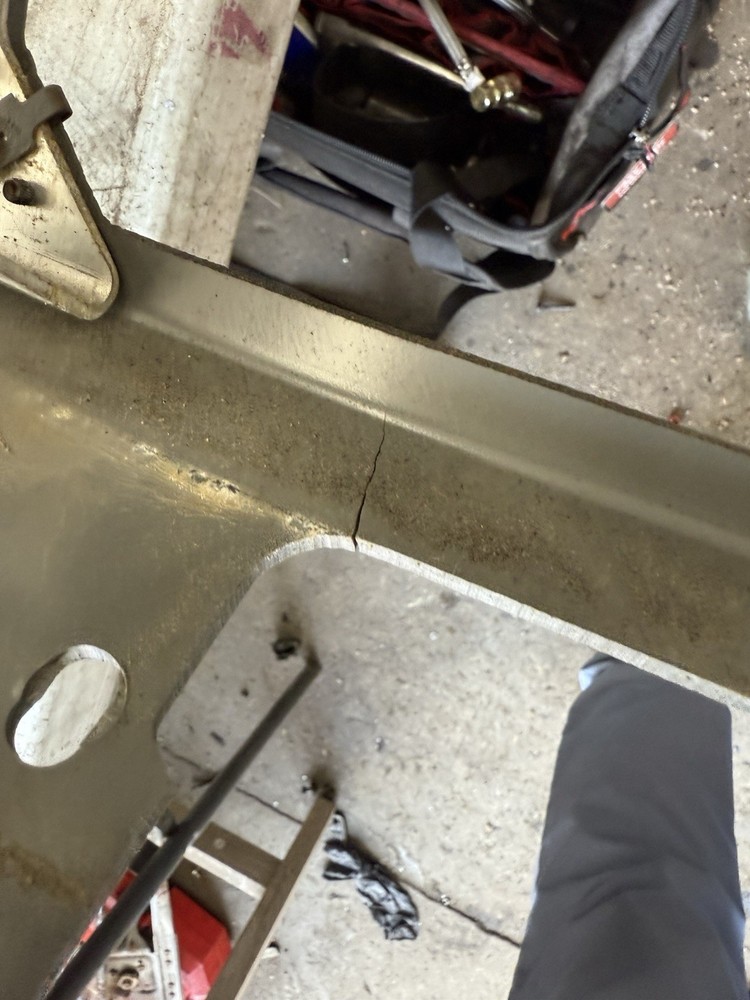 PETERBILT DASH SHELL NICE SHAPE 17 03847002 FR