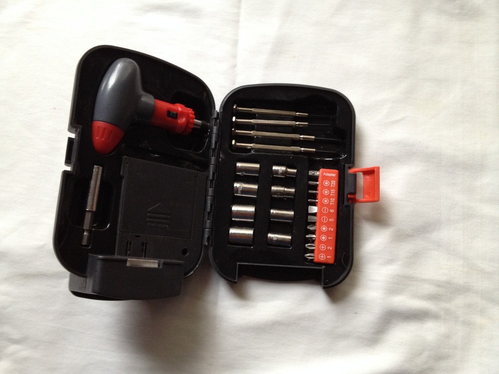 flash light with tool box