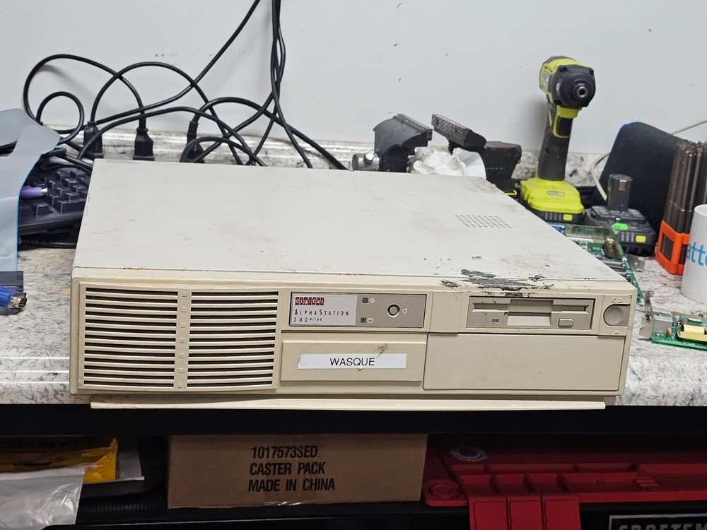 Vintage Digital DEC AlphaStation 200 4/166 Computer Workstation Alpha Tech Spec