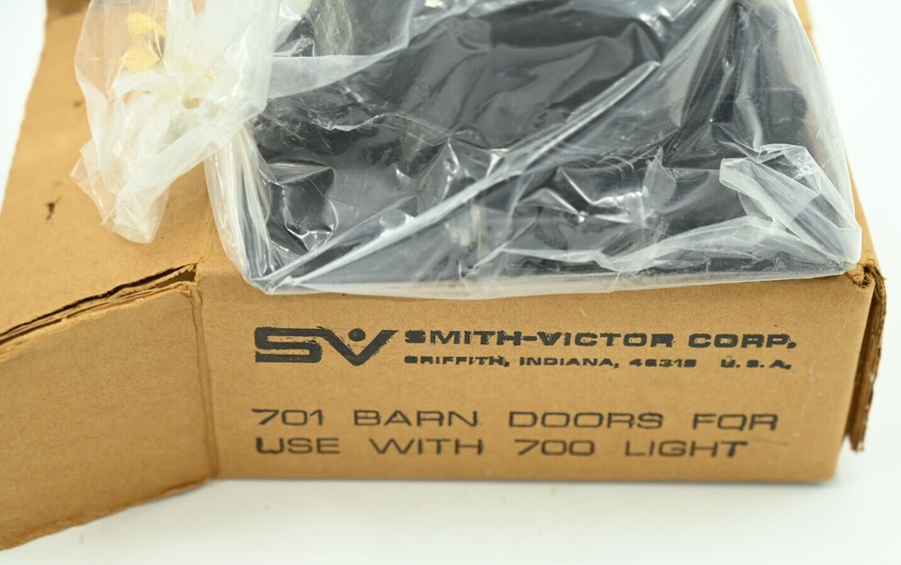 Smith-Victor 701 4-Leaf Barn Doors for 700 Light NEW in Box