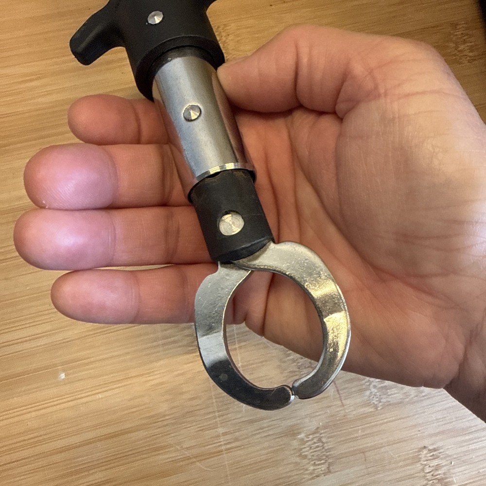 Fish Gripper Scale