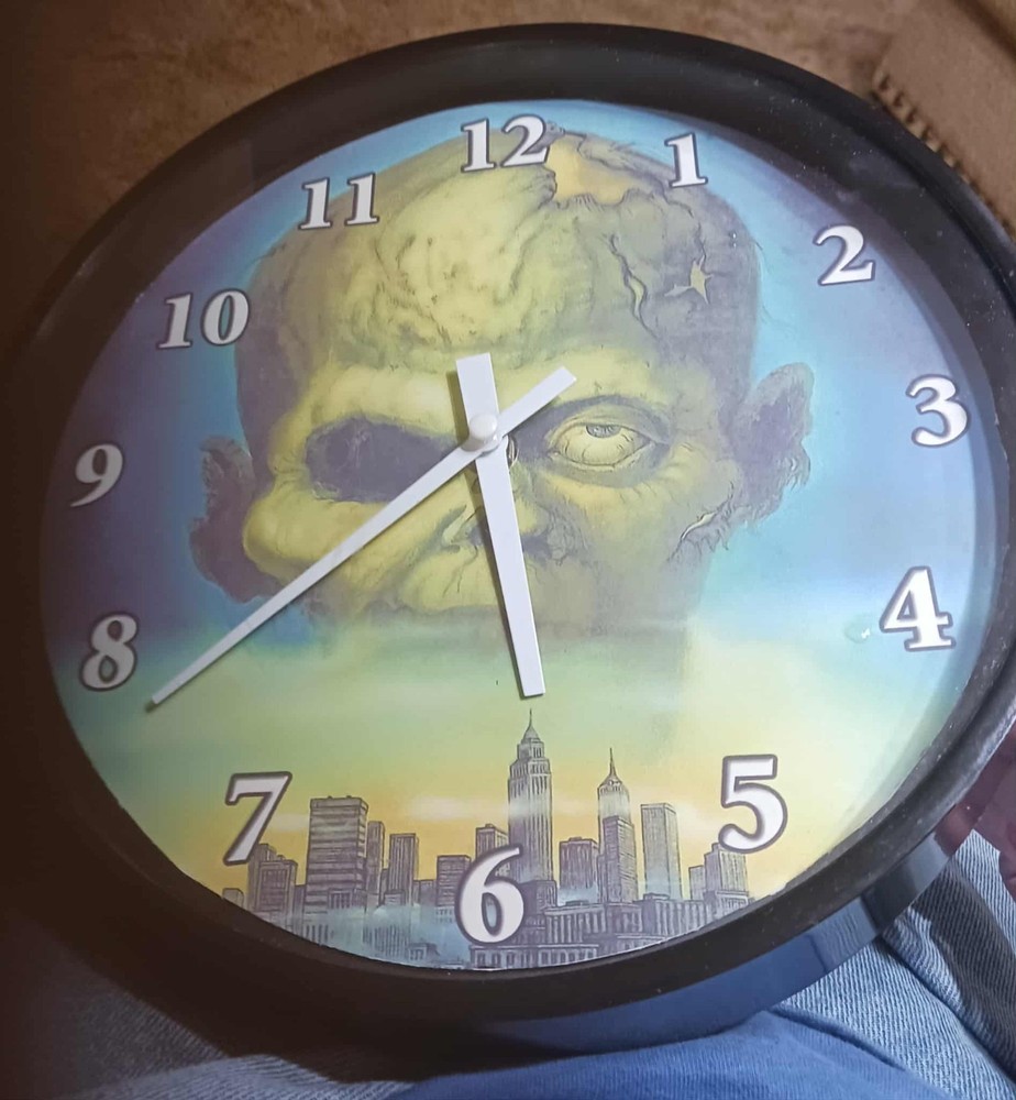 lucio fulci wall clock, Gates of Hell