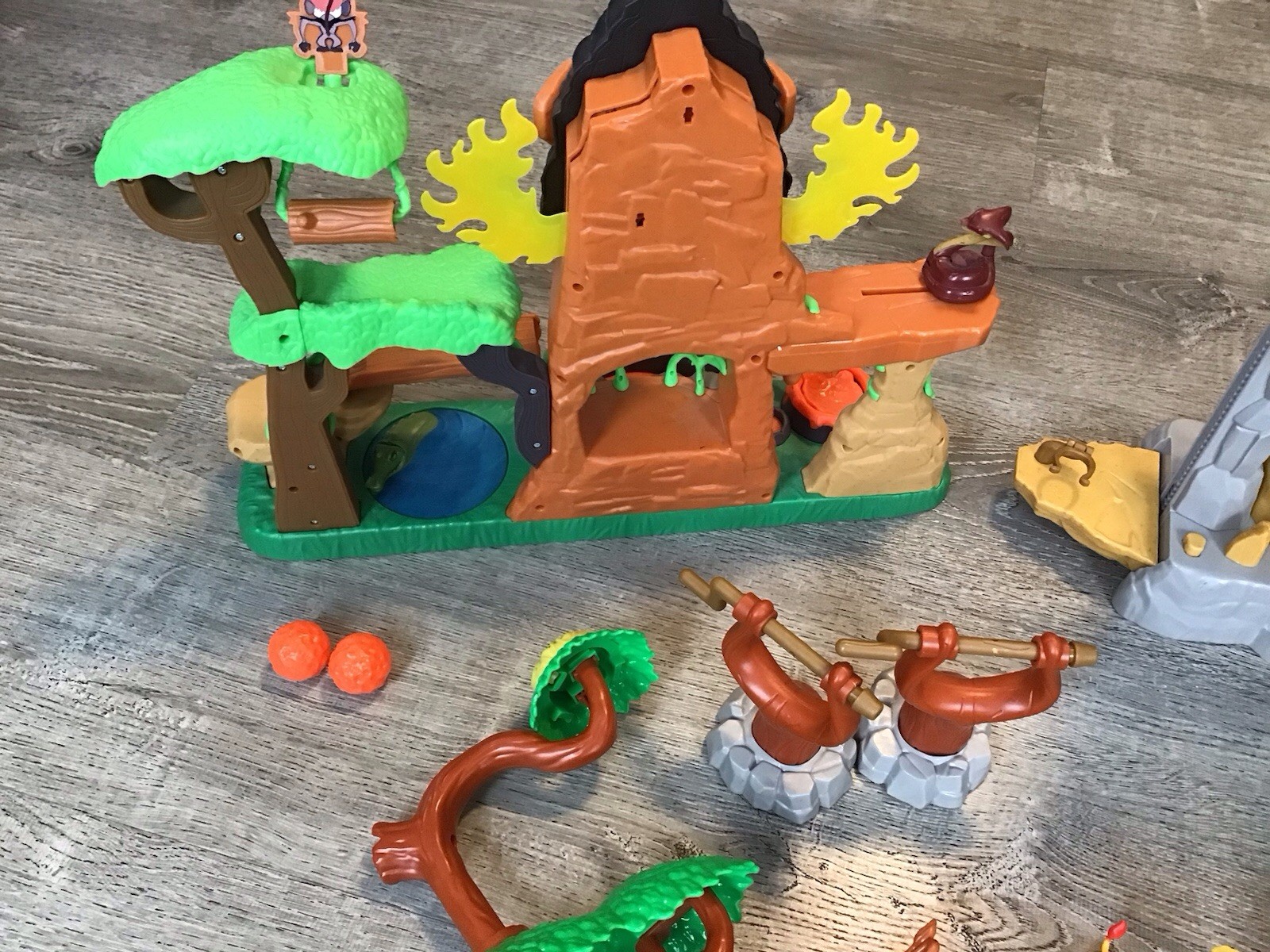 Disney Lion King Lion Guard Training Lair / Defend The Land / Rise Of Scar LOT