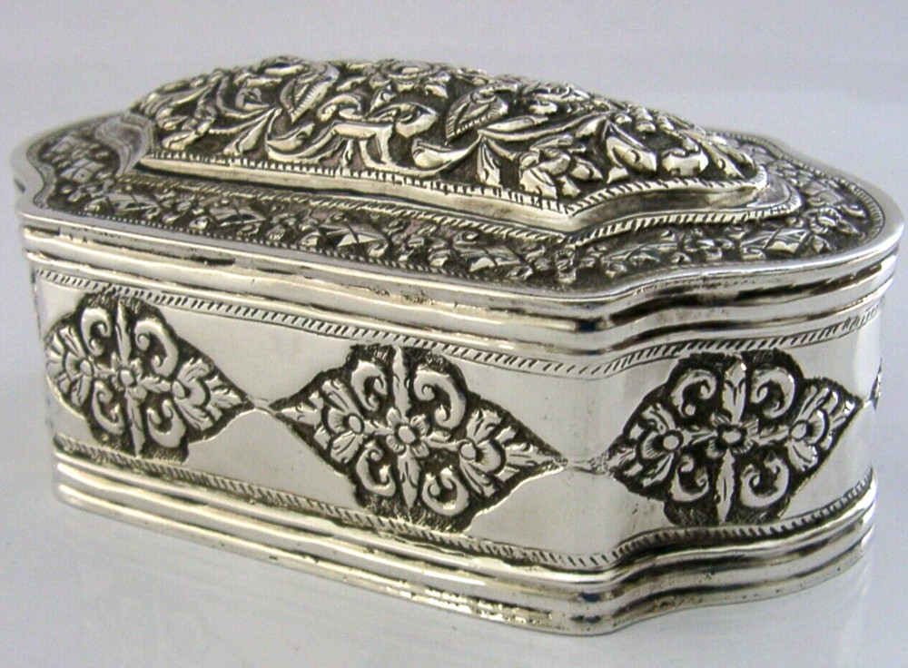 GOOD SIZE 132g INDIAN CEYLON SOLID SILVER TABLE BOX c1900 ANTIQUE
