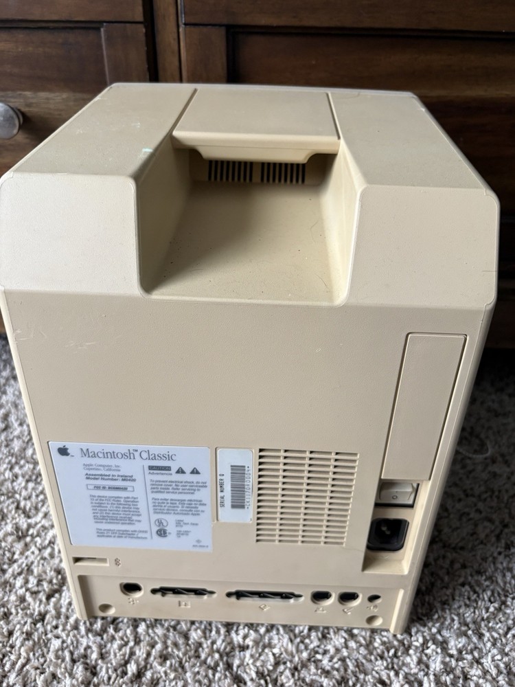 Vintage Apple Macintosh Classic M0420 Computer Shell Only READ DESCRIPTION