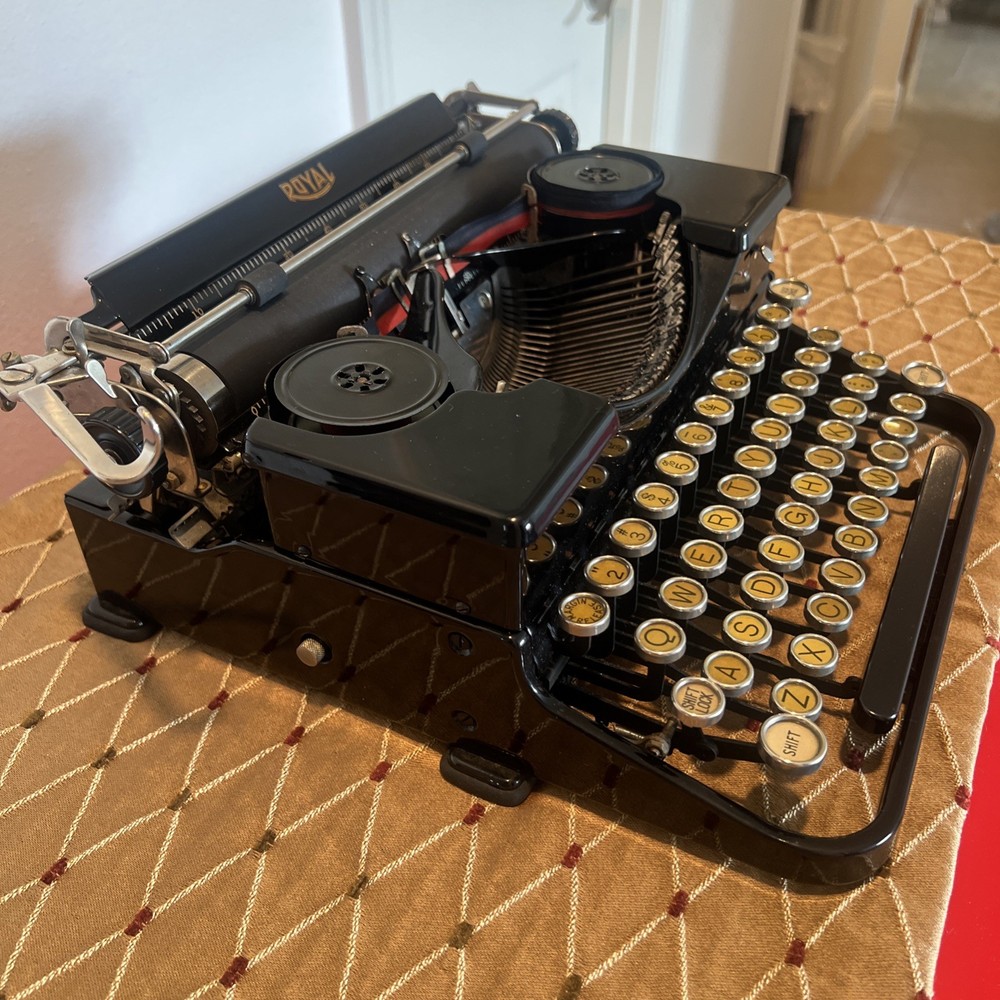 Royal Portable Typewriter 1934 Model with Original Case