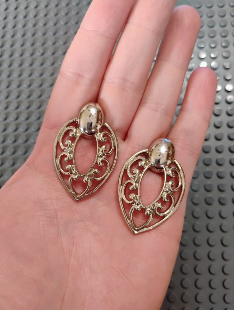 Unique clip one earrings