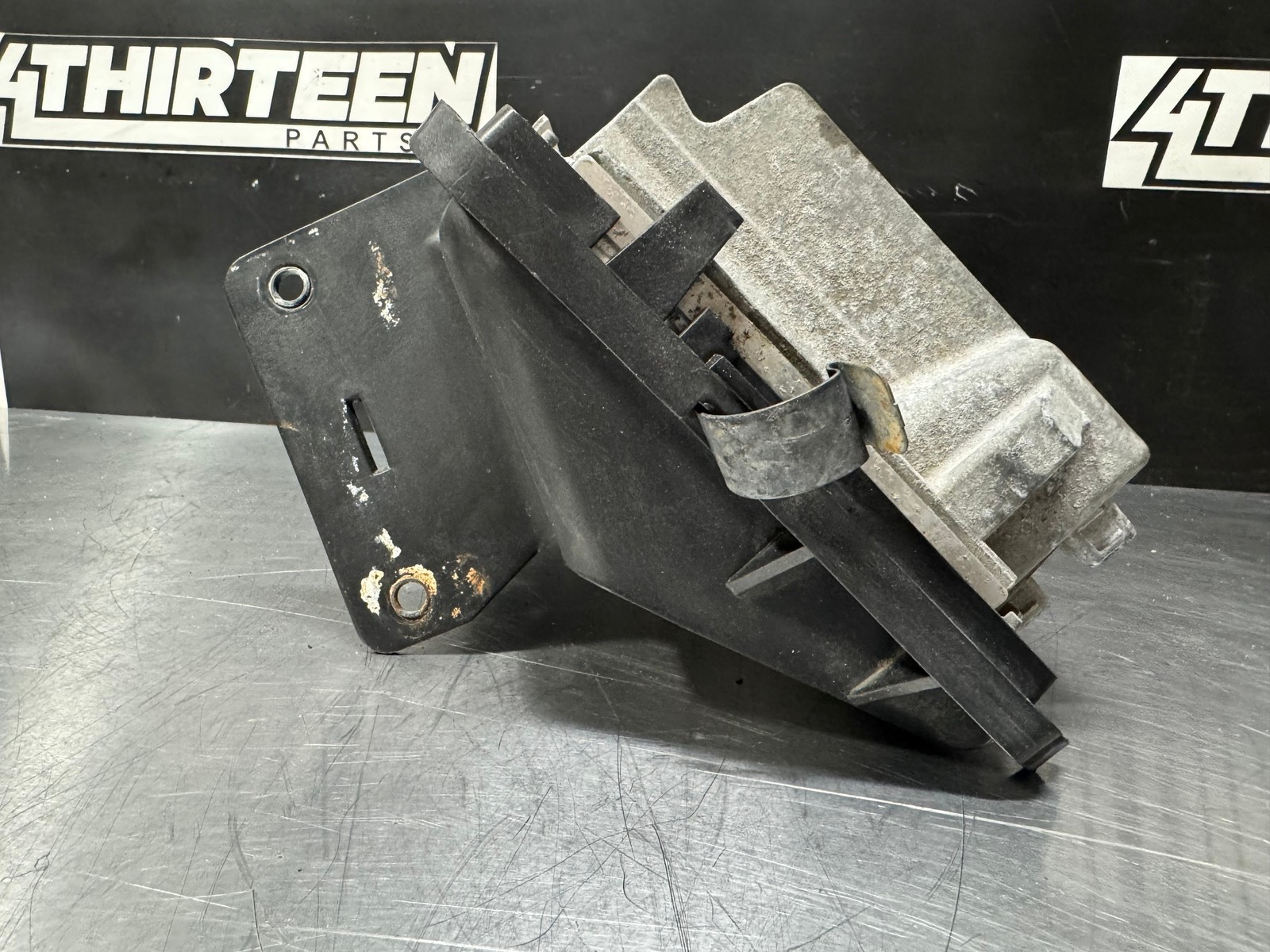 03-06 GM CHEVROLET TAHOE ECM WITH MOUNTING BRACKET OEM #L448