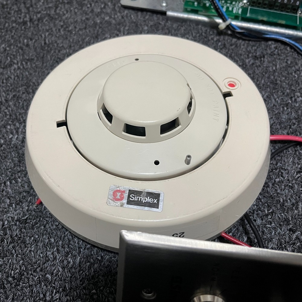 (1x) Simplex 2098-9652 Addressable Smoke Detector Base MAPNET II USED TESTED