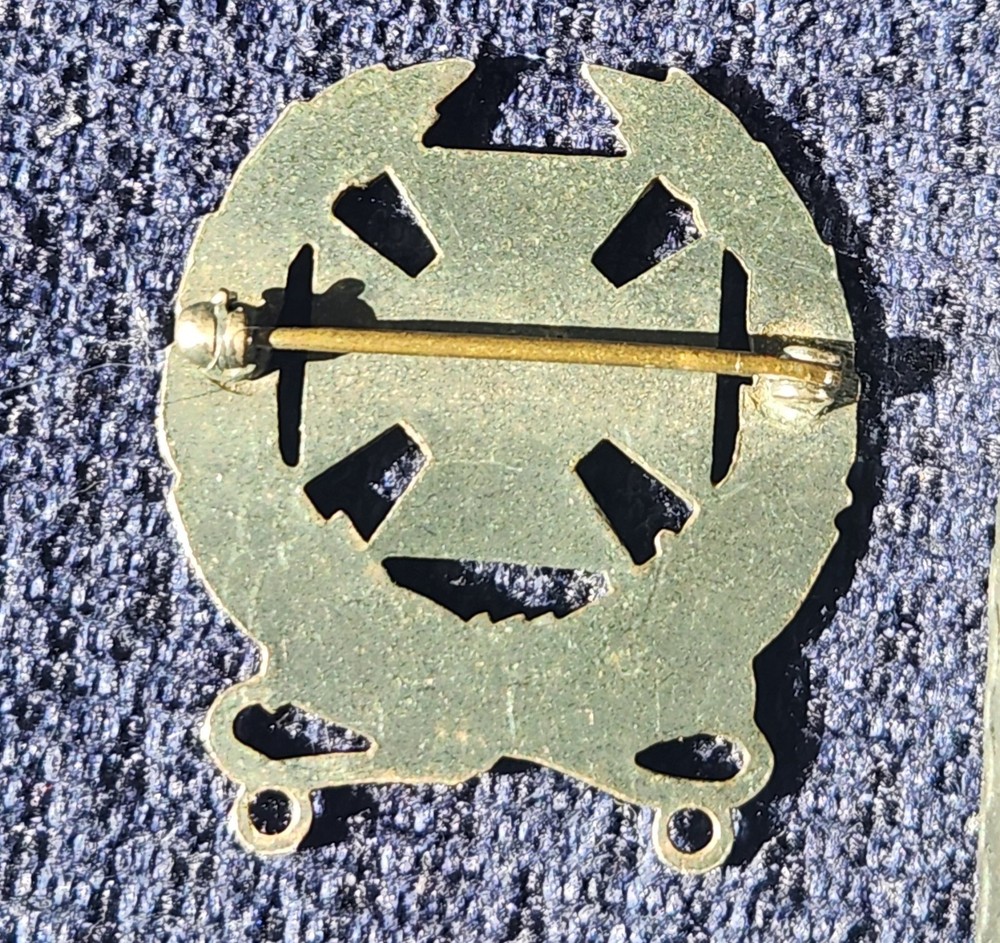 US WW2 EXPERT MARKSMANSHIP Pin Badge