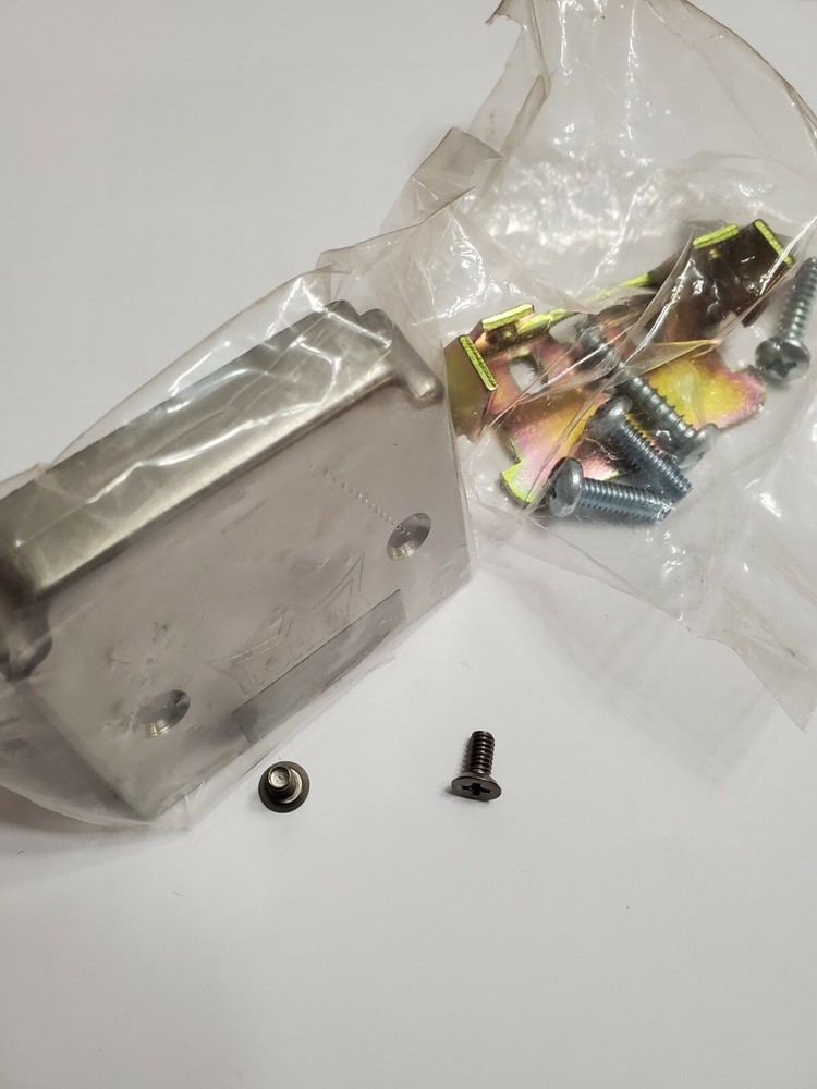 Dorma 9000 "NEW End Cap, Mounting Bracket & Screws for a 9000 Series Exit Device