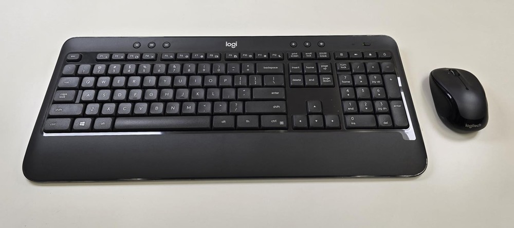 Logitech MK540 Advanced Wireless Keyboard with M325 Wireless Mouse Combo