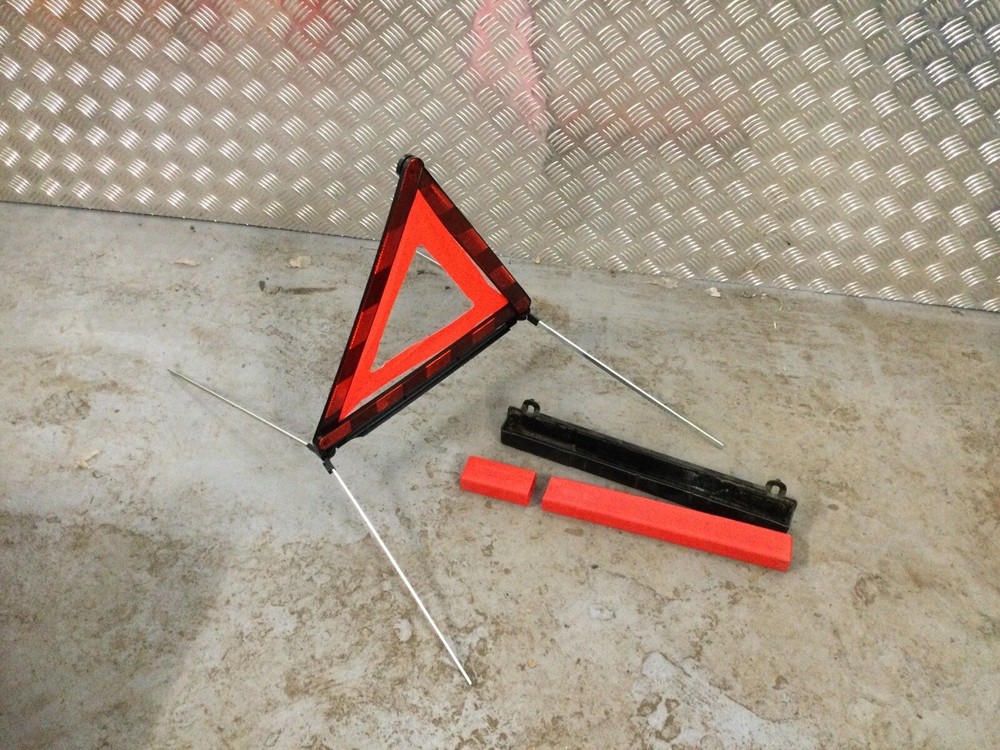 SAIC MOTOR WARNING HAZARD TRIANGLE 27 R030025