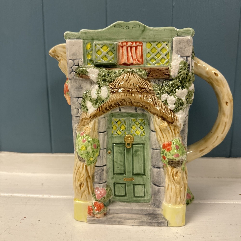 VINTAGE HERITAGE MINT LTD. CERAMIC PITCHER MEDIEVAL STYLE BUILDING