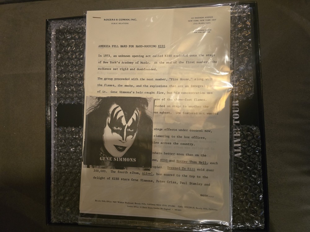 Kiss Alive! Tour 1976 Concert Memorabilia Box Set Records Photos Posters