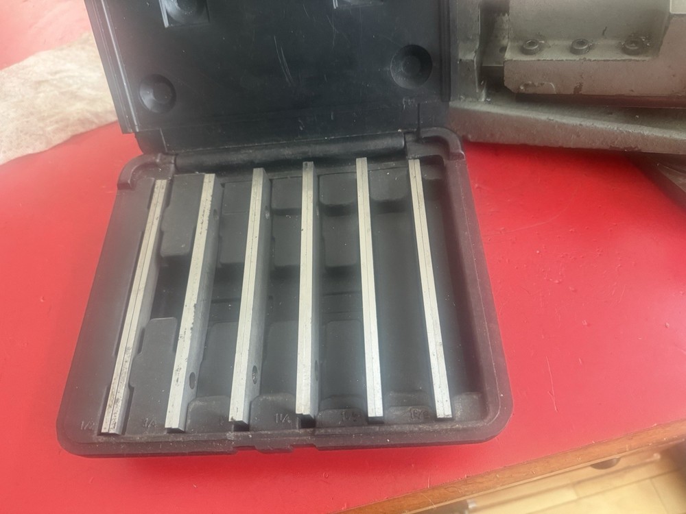 Clausing 8520 Milling Machine 8636 Vise With Enco Parallels