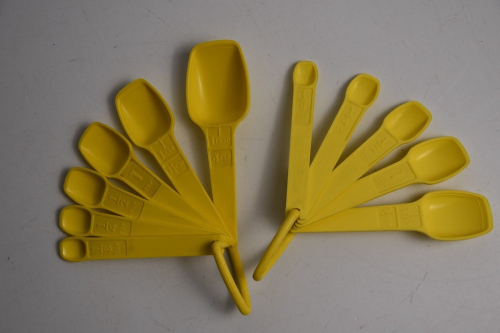 Vintage Tupperware Yellow Measuring Spoon Lot Stacking & Hanger