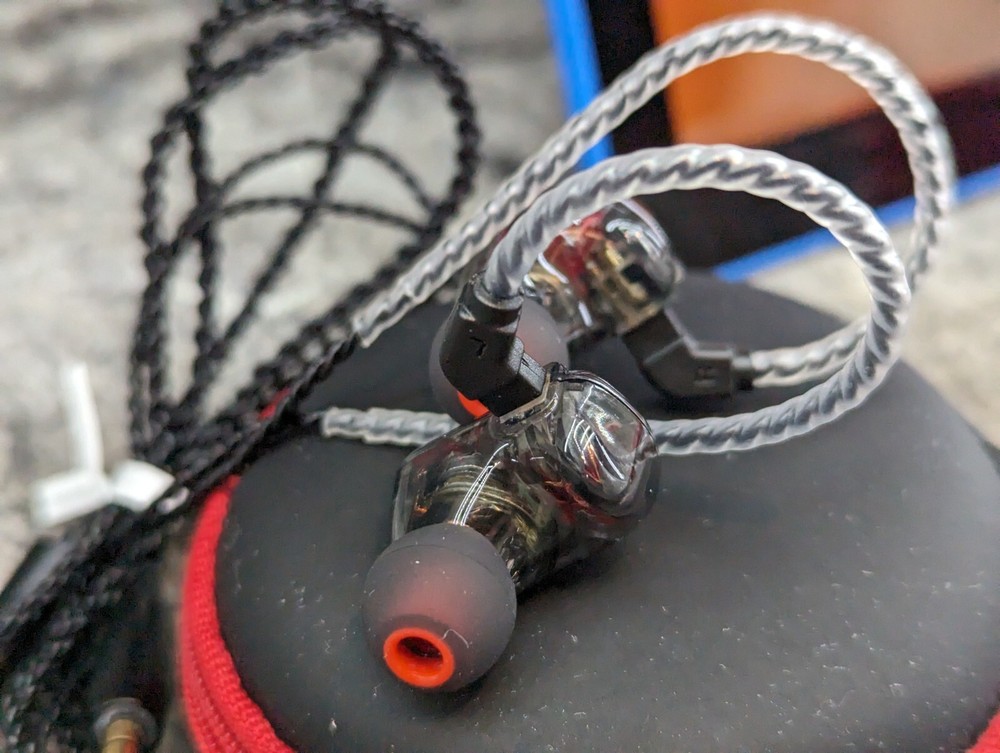 Fire Tablet With Alexa 7" Display 8 GB Blue 5th Gen Bundle, Battery Pack (2D)