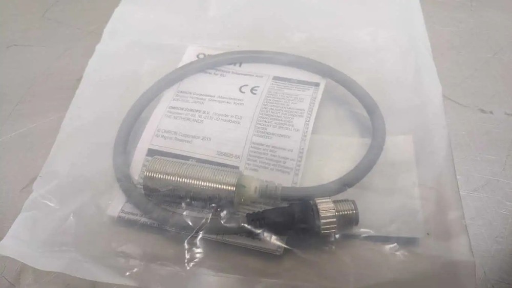 Omron E2E-X7D2-M1GJ Proximity Sensor 0.3m 12-24 VDC