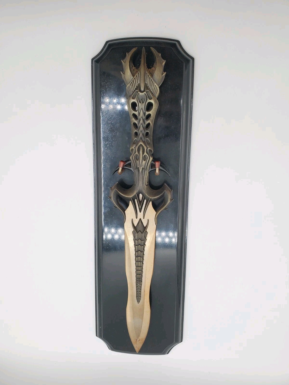 United Cutlery UC1404 Blades of Atlantis Triton's Blade With Stand And Box